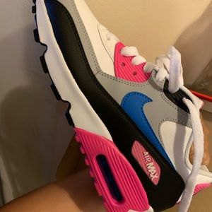 BRAND NEW NIKE AIR MAX 90